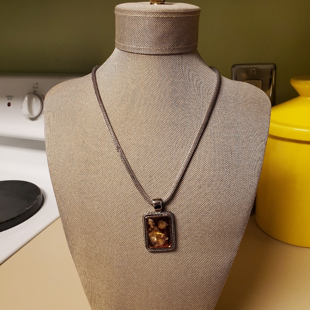 Silver Tone Fashion Necklace and Pendant